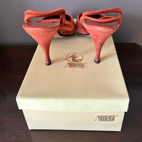 NIB Allure Women's Rust Suede 3.5" Heels - Picture 4 of 4